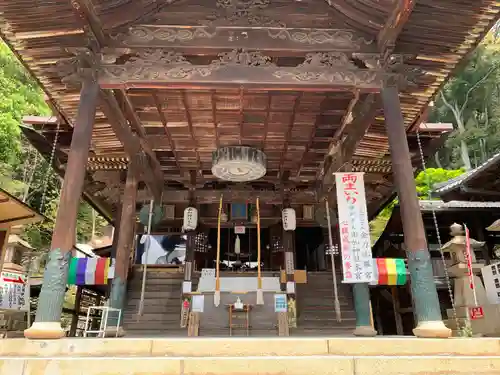 由加山 由加神社本宮の本殿