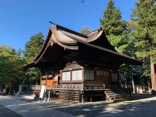 諏訪大社下社秋宮の本殿・本堂