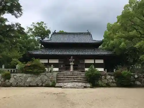 観世音寺の本殿・本堂