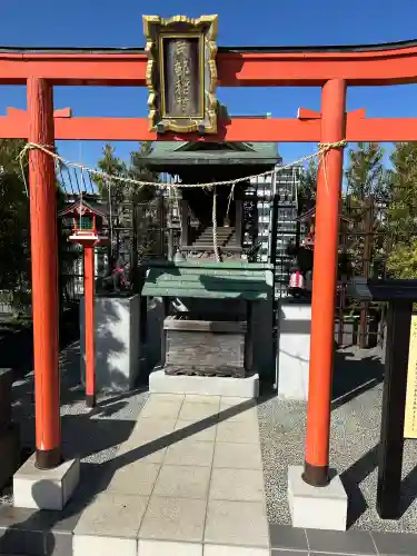 民部稲荷神社(丸広百貨店屋上)の{uncategorized: "未分類", other: "その他", undefined: "問題あり", building: "その他建物", grave: "お墓", sacred_gate: "鳥居", guardian: "狛犬", statue: "像", buddha: "仏像", history: "歴史", nature: "自然", garden: "庭園", animal: "動物", pagoda: "塔", temizu: "手水舎", mountain_gate: "山門・神門", sanctuary: "本殿・本堂", subordinate: "末社・摂社", art: "芸術", scenery: "景色", jizo: "地蔵", ema: "絵馬", goshuin: "御朱印", omikuji: "おみくじ", items: "授与品その他", amulet: "お守り", goshuincho: "御朱印帳", eats: "食事", festival: "お祭り", votive_dance: "神楽", shichigosan: "七五三参", wedding: "結婚式", experience: "体験その他", initially: "初詣", around: "周辺", anti_infection: "感染症対策"}