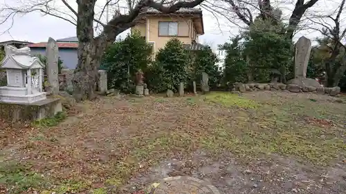 南新波稲荷神社の末社・摂社