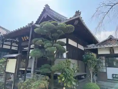 高林寺の{uncategorized: "未分類", other: "その他", undefined: "問題あり", building: "その他建物", grave: "お墓", sacred_gate: "鳥居", guardian: "狛犬", statue: "像", buddha: "仏像", history: "歴史", nature: "自然", garden: "庭園", animal: "動物", pagoda: "塔", temizu: "手水舎", mountain_gate: "山門・神門", sanctuary: "本殿・本堂", subordinate: "末社・摂社", art: "芸術", scenery: "景色", jizo: "地蔵", ema: "絵馬", goshuin: "御朱印", omikuji: "おみくじ", items: "授与品その他", amulet: "お守り", goshuincho: "御朱印帳", eats: "食事", festival: "お祭り", votive_dance: "神楽", shichigosan: "七五三参", wedding: "結婚式", experience: "体験その他", initially: "初詣", around: "周辺", anti_infection: "感染症対策"}