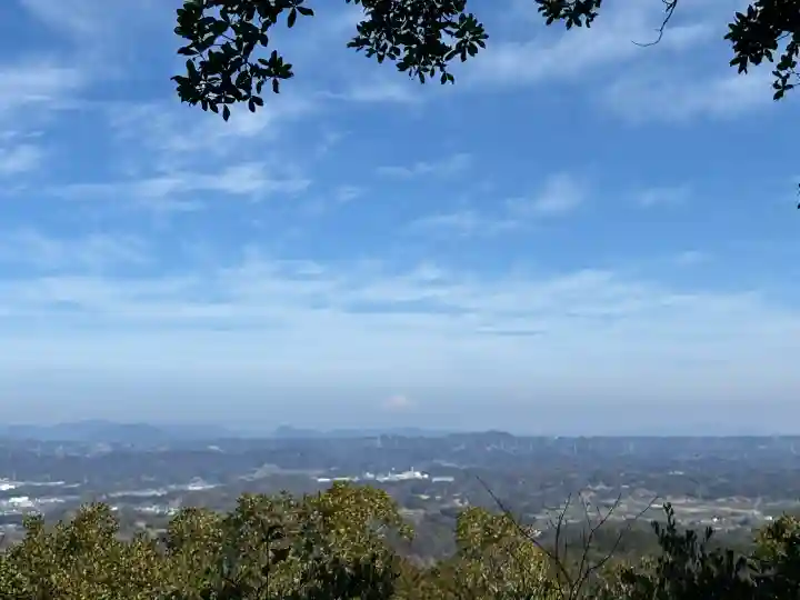 小笠神社の{uncategorized: "未分類", other: "その他", undefined: "問題あり", building: "その他建物", grave: "お墓", sacred_gate: "鳥居", guardian: "狛犬", statue: "像", buddha: "仏像", history: "歴史", nature: "自然", garden: "庭園", animal: "動物", pagoda: "塔", temizu: "手水舎", mountain_gate: "山門・神門", sanctuary: "本殿・本堂", subordinate: "末社・摂社", art: "芸術", scenery: "景色", jizo: "地蔵", ema: "絵馬", goshuin: "御朱印", omikuji: "おみくじ", items: "授与品その他", amulet: "お守り", goshuincho: "御朱印帳", eats: "食事", festival: "お祭り", votive_dance: "神楽", shichigosan: "七五三参", wedding: "結婚式", experience: "体験その他", initially: "初詣", around: "周辺", anti_infection: "感染症対策"}