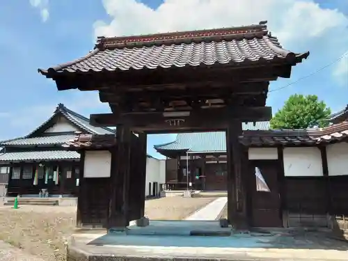 窓安寺の山門