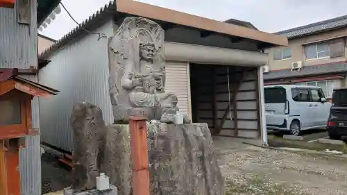 豊受稲荷神社の{uncategorized: "未分類", other: "その他", undefined: "問題あり", building: "その他建物", grave: "お墓", sacred_gate: "鳥居", guardian: "狛犬", statue: "像", buddha: "仏像", history: "歴史", nature: "自然", garden: "庭園", animal: "動物", pagoda: "塔", temizu: "手水舎", mountain_gate: "山門・神門", sanctuary: "本殿・本堂", subordinate: "末社・摂社", art: "芸術", scenery: "景色", jizo: "地蔵", ema: "絵馬", goshuin: "御朱印", omikuji: "おみくじ", items: "授与品その他", amulet: "お守り", goshuincho: "御朱印帳", eats: "食事", festival: "お祭り", votive_dance: "神楽", shichigosan: "七五三参", wedding: "結婚式", experience: "体験その他", initially: "初詣", around: "周辺", anti_infection: "感染症対策"}