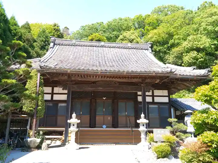 慈円寺の{uncategorized: "未分類", other: "その他", undefined: "問題あり", building: "その他建物", grave: "お墓", sacred_gate: "鳥居", guardian: "狛犬", statue: "像", buddha: "仏像", history: "歴史", nature: "自然", garden: "庭園", animal: "動物", pagoda: "塔", temizu: "手水舎", mountain_gate: "山門・神門", sanctuary: "本殿・本堂", subordinate: "末社・摂社", art: "芸術", scenery: "景色", jizo: "地蔵", ema: "絵馬", goshuin: "御朱印", omikuji: "おみくじ", items: "授与品その他", amulet: "お守り", goshuincho: "御朱印帳", eats: "食事", festival: "お祭り", votive_dance: "神楽", shichigosan: "七五三参", wedding: "結婚式", experience: "体験その他", initially: "初詣", around: "周辺", anti_infection: "感染症対策"}