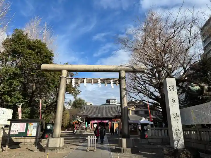 浅草神社の鳥居