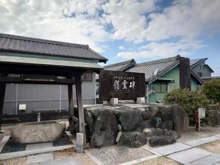 和泉神社の{uncategorized: "未分類", other: "その他", undefined: "問題あり", building: "その他建物", grave: "お墓", sacred_gate: "鳥居", guardian: "狛犬", statue: "像", buddha: "仏像", history: "歴史", nature: "自然", garden: "庭園", animal: "動物", pagoda: "塔", temizu: "手水舎", mountain_gate: "山門・神門", sanctuary: "本殿・本堂", subordinate: "末社・摂社", art: "芸術", scenery: "景色", jizo: "地蔵", ema: "絵馬", goshuin: "御朱印", omikuji: "おみくじ", items: "授与品その他", amulet: "お守り", goshuincho: "御朱印帳", eats: "食事", festival: "お祭り", votive_dance: "神楽", shichigosan: "七五三参", wedding: "結婚式", experience: "体験その他", initially: "初詣", around: "周辺", anti_infection: "感染症対策"}