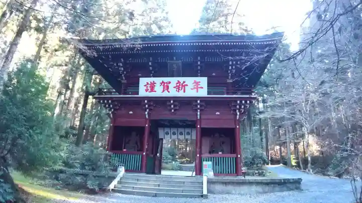 御岩神社の山門・神門