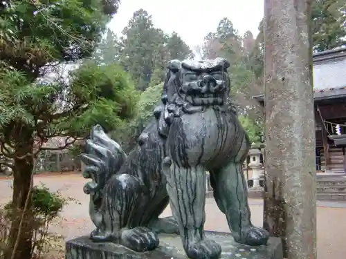 瀧尾神社の狛犬