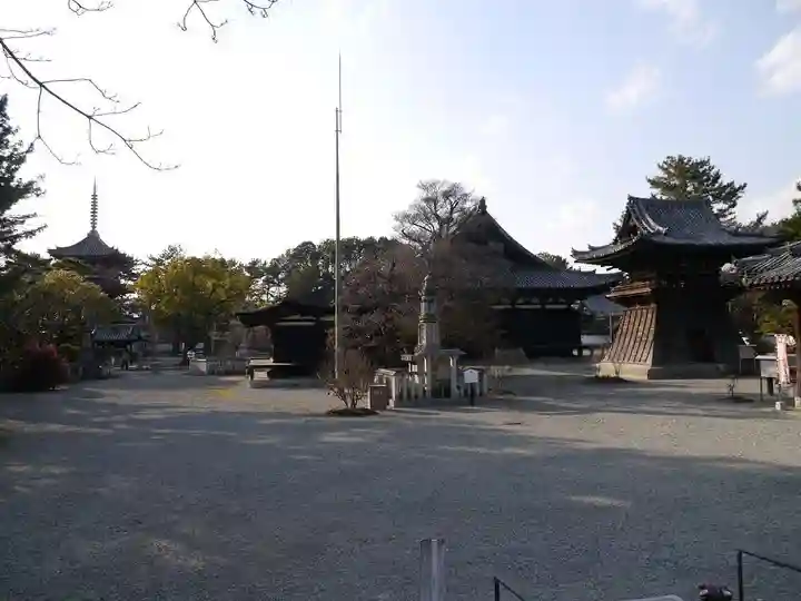 鶴林寺の本殿・本堂