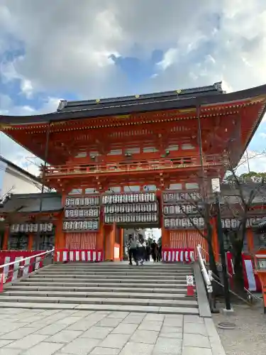 八坂神社(祇園さん)の{uncategorized: "未分類", other: "その他", undefined: "問題あり", building: "その他建物", grave: "お墓", sacred_gate: "鳥居", guardian: "狛犬", statue: "像", buddha: "仏像", history: "歴史", nature: "自然", garden: "庭園", animal: "動物", pagoda: "塔", temizu: "手水舎", mountain_gate: "山門・神門", sanctuary: "本殿・本堂", subordinate: "末社・摂社", art: "芸術", scenery: "景色", jizo: "地蔵", ema: "絵馬", goshuin: "御朱印", omikuji: "おみくじ", items: "授与品その他", amulet: "お守り", goshuincho: "御朱印帳", eats: "食事", festival: "お祭り", votive_dance: "神楽", shichigosan: "七五三参", wedding: "結婚式", experience: "体験その他", initially: "初詣", around: "周辺", anti_infection: "感染症対策"}