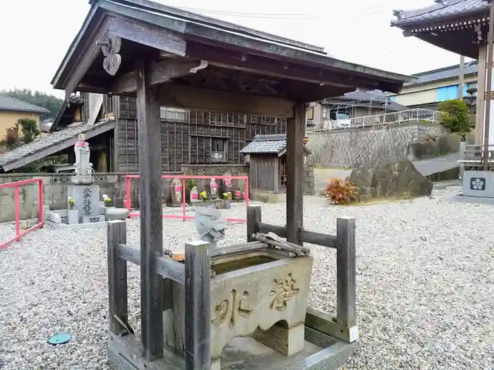 宝安寺の手水舎