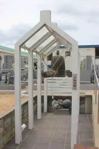 妙栄寺の{uncategorized: "未分類", other: "その他", undefined: "問題あり", building: "その他建物", grave: "お墓", sacred_gate: "鳥居", guardian: "狛犬", statue: "像", buddha: "仏像", history: "歴史", nature: "自然", garden: "庭園", animal: "動物", pagoda: "塔", temizu: "手水舎", mountain_gate: "山門・神門", sanctuary: "本殿・本堂", subordinate: "末社・摂社", art: "芸術", scenery: "景色", jizo: "地蔵", ema: "絵馬", goshuin: "御朱印", omikuji: "おみくじ", items: "授与品その他", amulet: "お守り", goshuincho: "御朱印帳", eats: "食事", festival: "お祭り", votive_dance: "神楽", shichigosan: "七五三参", wedding: "結婚式", experience: "体験その他", initially: "初詣", around: "周辺", anti_infection: "感染症対策"}