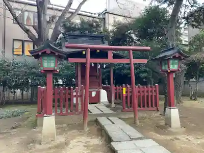 天満神社（武蔵一宮氷川神社末社）の{uncategorized: "未分類", other: "その他", undefined: "問題あり", building: "その他建物", grave: "お墓", sacred_gate: "鳥居", guardian: "狛犬", statue: "像", buddha: "仏像", history: "歴史", nature: "自然", garden: "庭園", animal: "動物", pagoda: "塔", temizu: "手水舎", mountain_gate: "山門・神門", sanctuary: "本殿・本堂", subordinate: "末社・摂社", art: "芸術", scenery: "景色", jizo: "地蔵", ema: "絵馬", goshuin: "御朱印", omikuji: "おみくじ", items: "授与品その他", amulet: "お守り", goshuincho: "御朱印帳", eats: "食事", festival: "お祭り", votive_dance: "神楽", shichigosan: "七五三参", wedding: "結婚式", experience: "体験その他", initially: "初詣", around: "周辺", anti_infection: "感染症対策"}