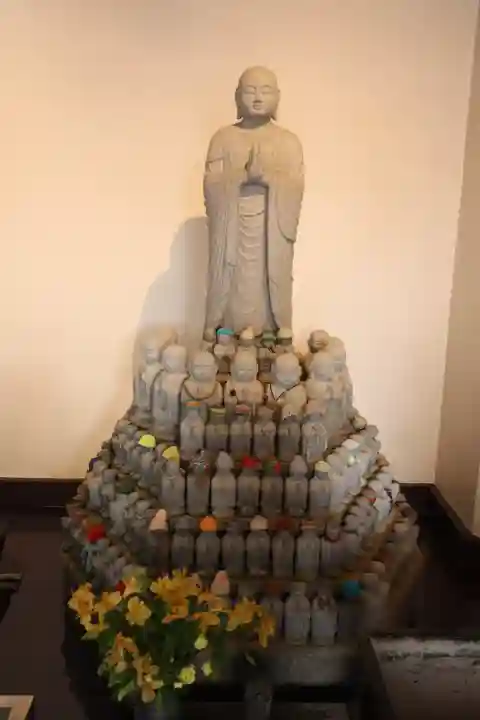 六波羅蜜寺の{uncategorized: "未分類", other: "その他", undefined: "問題あり", building: "その他建物", grave: "お墓", sacred_gate: "鳥居", guardian: "狛犬", statue: "像", buddha: "仏像", history: "歴史", nature: "自然", garden: "庭園", animal: "動物", pagoda: "塔", temizu: "手水舎", mountain_gate: "山門・神門", sanctuary: "本殿・本堂", subordinate: "末社・摂社", art: "芸術", scenery: "景色", jizo: "地蔵", ema: "絵馬", goshuin: "御朱印", omikuji: "おみくじ", items: "授与品その他", amulet: "お守り", goshuincho: "御朱印帳", eats: "食事", festival: "お祭り", votive_dance: "神楽", shichigosan: "七五三参", wedding: "結婚式", experience: "体験その他", initially: "初詣", around: "周辺", anti_infection: "感染症対策"}