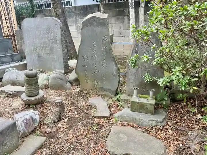 本寿寺の{uncategorized: "未分類", other: "その他", undefined: "問題あり", building: "その他建物", grave: "お墓", sacred_gate: "鳥居", guardian: "狛犬", statue: "像", buddha: "仏像", history: "歴史", nature: "自然", garden: "庭園", animal: "動物", pagoda: "塔", temizu: "手水舎", mountain_gate: "山門・神門", sanctuary: "本殿・本堂", subordinate: "末社・摂社", art: "芸術", scenery: "景色", jizo: "地蔵", ema: "絵馬", goshuin: "御朱印", omikuji: "おみくじ", items: "授与品その他", amulet: "お守り", goshuincho: "御朱印帳", eats: "食事", festival: "お祭り", votive_dance: "神楽", shichigosan: "七五三参", wedding: "結婚式", experience: "体験その他", initially: "初詣", around: "周辺", anti_infection: "感染症対策"}