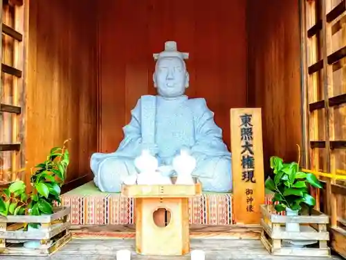 伊賀八幡宮の像