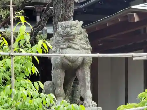 滋賀県護国神社の狛犬