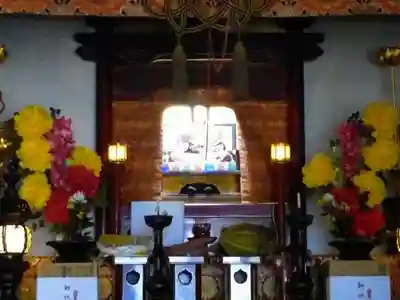 泉蔵院の本殿・本堂