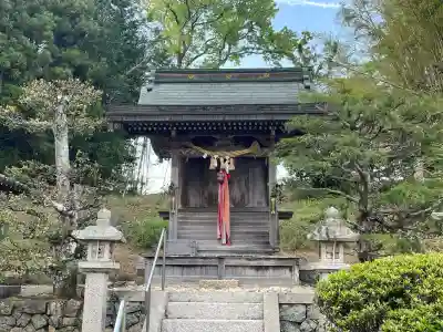 八幡神社 (山本)の{uncategorized: "未分類", other: "その他", undefined: "問題あり", building: "その他建物", grave: "お墓", sacred_gate: "鳥居", guardian: "狛犬", statue: "像", buddha: "仏像", history: "歴史", nature: "自然", garden: "庭園", animal: "動物", pagoda: "塔", temizu: "手水舎", mountain_gate: "山門・神門", sanctuary: "本殿・本堂", subordinate: "末社・摂社", art: "芸術", scenery: "景色", jizo: "地蔵", ema: "絵馬", goshuin: "御朱印", omikuji: "おみくじ", items: "授与品その他", amulet: "お守り", goshuincho: "御朱印帳", eats: "食事", festival: "お祭り", votive_dance: "神楽", shichigosan: "七五三参", wedding: "結婚式", experience: "体験その他", initially: "初詣", around: "周辺", anti_infection: "感染症対策"}