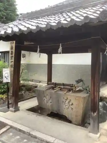 新羅神社の手水舎