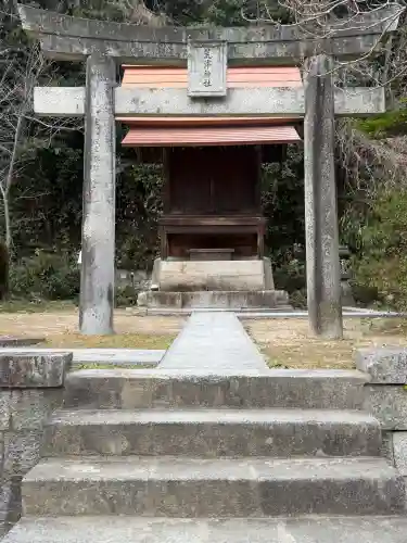 光雲神社の{uncategorized: "未分類", other: "その他", undefined: "問題あり", building: "その他建物", grave: "お墓", sacred_gate: "鳥居", guardian: "狛犬", statue: "像", buddha: "仏像", history: "歴史", nature: "自然", garden: "庭園", animal: "動物", pagoda: "塔", temizu: "手水舎", mountain_gate: "山門・神門", sanctuary: "本殿・本堂", subordinate: "末社・摂社", art: "芸術", scenery: "景色", jizo: "地蔵", ema: "絵馬", goshuin: "御朱印", omikuji: "おみくじ", items: "授与品その他", amulet: "お守り", goshuincho: "御朱印帳", eats: "食事", festival: "お祭り", votive_dance: "神楽", shichigosan: "七五三参", wedding: "結婚式", experience: "体験その他", initially: "初詣", around: "周辺", anti_infection: "感染症対策"}