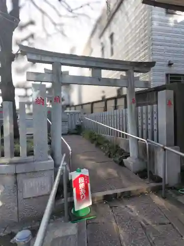 荻窪白山神社の{uncategorized: "未分類", other: "その他", undefined: "問題あり", building: "その他建物", grave: "お墓", sacred_gate: "鳥居", guardian: "狛犬", statue: "像", buddha: "仏像", history: "歴史", nature: "自然", garden: "庭園", animal: "動物", pagoda: "塔", temizu: "手水舎", mountain_gate: "山門・神門", sanctuary: "本殿・本堂", subordinate: "末社・摂社", art: "芸術", scenery: "景色", jizo: "地蔵", ema: "絵馬", goshuin: "御朱印", omikuji: "おみくじ", items: "授与品その他", amulet: "お守り", goshuincho: "御朱印帳", eats: "食事", festival: "お祭り", votive_dance: "神楽", shichigosan: "七五三参", wedding: "結婚式", experience: "体験その他", initially: "初詣", around: "周辺", anti_infection: "感染症対策"}