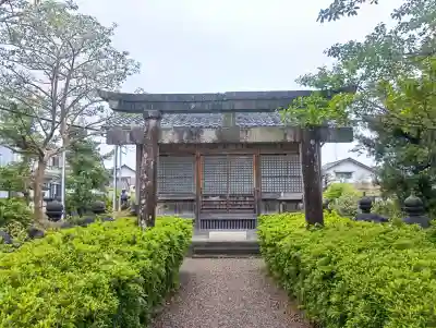 天王神社の{uncategorized: "未分類", other: "その他", undefined: "問題あり", building: "その他建物", grave: "お墓", sacred_gate: "鳥居", guardian: "狛犬", statue: "像", buddha: "仏像", history: "歴史", nature: "自然", garden: "庭園", animal: "動物", pagoda: "塔", temizu: "手水舎", mountain_gate: "山門・神門", sanctuary: "本殿・本堂", subordinate: "末社・摂社", art: "芸術", scenery: "景色", jizo: "地蔵", ema: "絵馬", goshuin: "御朱印", omikuji: "おみくじ", items: "授与品その他", amulet: "お守り", goshuincho: "御朱印帳", eats: "食事", festival: "お祭り", votive_dance: "神楽", shichigosan: "七五三参", wedding: "結婚式", experience: "体験その他", initially: "初詣", around: "周辺", anti_infection: "感染症対策"}