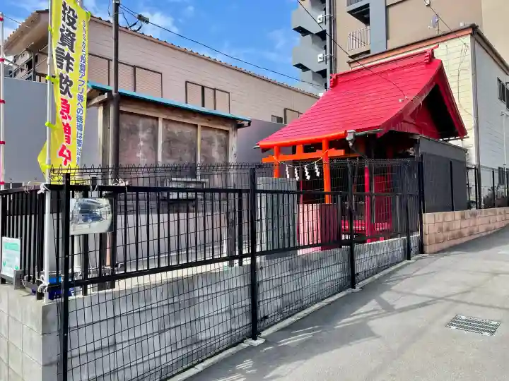 和田森稲荷神社の{uncategorized: "未分類", other: "その他", undefined: "問題あり", building: "その他建物", grave: "お墓", sacred_gate: "鳥居", guardian: "狛犬", statue: "像", buddha: "仏像", history: "歴史", nature: "自然", garden: "庭園", animal: "動物", pagoda: "塔", temizu: "手水舎", mountain_gate: "山門・神門", sanctuary: "本殿・本堂", subordinate: "末社・摂社", art: "芸術", scenery: "景色", jizo: "地蔵", ema: "絵馬", goshuin: "御朱印", omikuji: "おみくじ", items: "授与品その他", amulet: "お守り", goshuincho: "御朱印帳", eats: "食事", festival: "お祭り", votive_dance: "神楽", shichigosan: "七五三参", wedding: "結婚式", experience: "体験その他", initially: "初詣", around: "周辺", anti_infection: "感染症対策"}