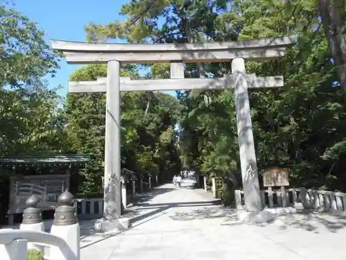 寒川神社の鳥居