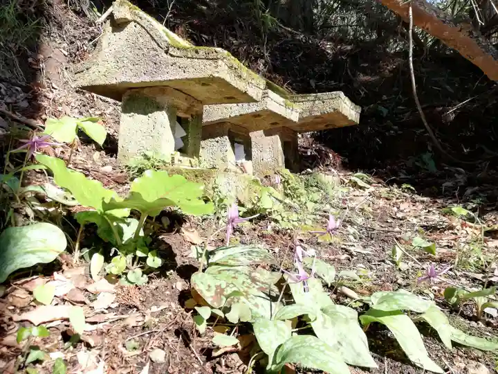 大峯不動尊の末社・摂社