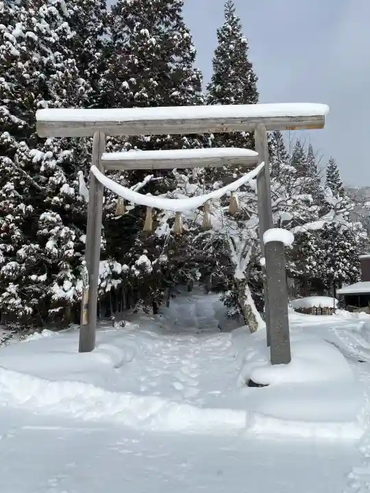 高倉神社の{uncategorized: "未分類", other: "その他", undefined: "問題あり", building: "その他建物", grave: "お墓", sacred_gate: "鳥居", guardian: "狛犬", statue: "像", buddha: "仏像", history: "歴史", nature: "自然", garden: "庭園", animal: "動物", pagoda: "塔", temizu: "手水舎", mountain_gate: "山門・神門", sanctuary: "本殿・本堂", subordinate: "末社・摂社", art: "芸術", scenery: "景色", jizo: "地蔵", ema: "絵馬", goshuin: "御朱印", omikuji: "おみくじ", items: "授与品その他", amulet: "お守り", goshuincho: "御朱印帳", eats: "食事", festival: "お祭り", votive_dance: "神楽", shichigosan: "七五三参", wedding: "結婚式", experience: "体験その他", initially: "初詣", around: "周辺", anti_infection: "感染症対策"}