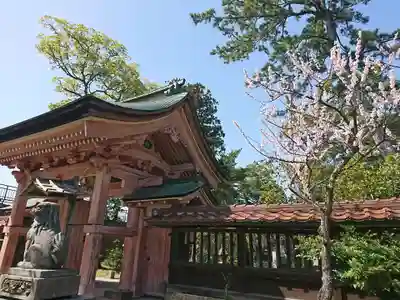 小松天満宮の山門・神門