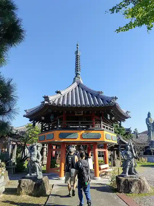 宝珠院の山門・神門