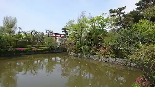 旗上弁財天社の庭園