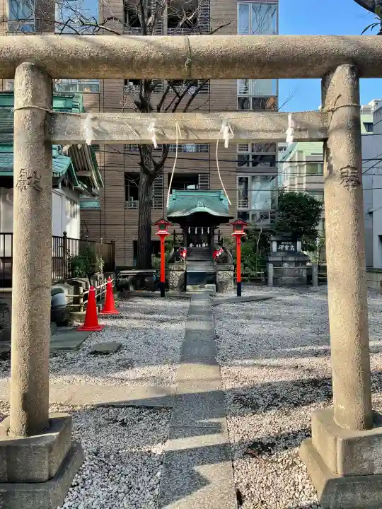 銀杏八幡宮の{uncategorized: "未分類", other: "その他", undefined: "問題あり", building: "その他建物", grave: "お墓", sacred_gate: "鳥居", guardian: "狛犬", statue: "像", buddha: "仏像", history: "歴史", nature: "自然", garden: "庭園", animal: "動物", pagoda: "塔", temizu: "手水舎", mountain_gate: "山門・神門", sanctuary: "本殿・本堂", subordinate: "末社・摂社", art: "芸術", scenery: "景色", jizo: "地蔵", ema: "絵馬", goshuin: "御朱印", omikuji: "おみくじ", items: "授与品その他", amulet: "お守り", goshuincho: "御朱印帳", eats: "食事", festival: "お祭り", votive_dance: "神楽", shichigosan: "七五三参", wedding: "結婚式", experience: "体験その他", initially: "初詣", around: "周辺", anti_infection: "感染症対策"}