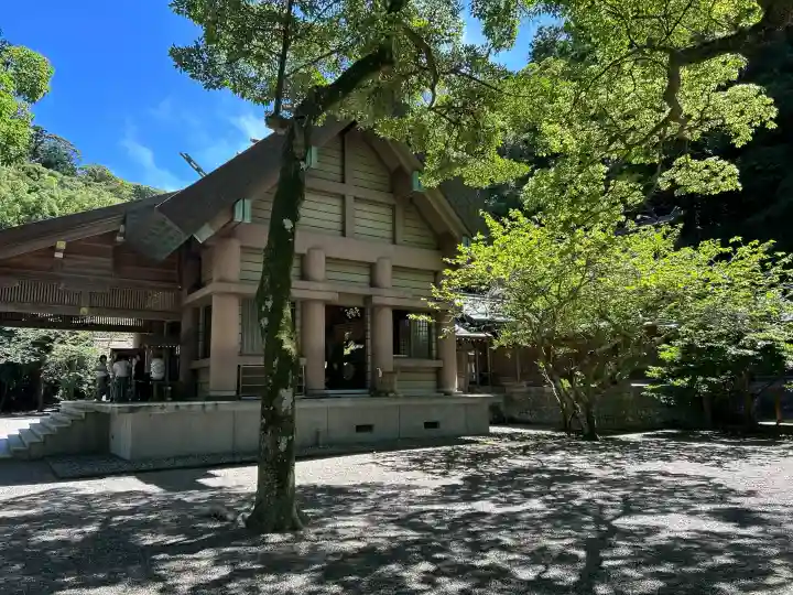 安房神社の{uncategorized: "未分類", other: "その他", undefined: "問題あり", building: "その他建物", grave: "お墓", sacred_gate: "鳥居", guardian: "狛犬", statue: "像", buddha: "仏像", history: "歴史", nature: "自然", garden: "庭園", animal: "動物", pagoda: "塔", temizu: "手水舎", mountain_gate: "山門・神門", sanctuary: "本殿・本堂", subordinate: "末社・摂社", art: "芸術", scenery: "景色", jizo: "地蔵", ema: "絵馬", goshuin: "御朱印", omikuji: "おみくじ", items: "授与品その他", amulet: "お守り", goshuincho: "御朱印帳", eats: "食事", festival: "お祭り", votive_dance: "神楽", shichigosan: "七五三参", wedding: "結婚式", experience: "体験その他", initially: "初詣", around: "周辺", anti_infection: "感染症対策"}