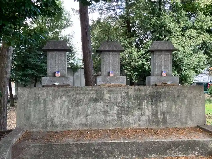 十二柱社(多気中町)の末社・摂社