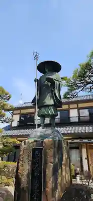 龍宝寺の像
