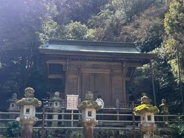 伊奈波神社の{uncategorized: "未分類", other: "その他", undefined: "問題あり", building: "その他建物", grave: "お墓", sacred_gate: "鳥居", guardian: "狛犬", statue: "像", buddha: "仏像", history: "歴史", nature: "自然", garden: "庭園", animal: "動物", pagoda: "塔", temizu: "手水舎", mountain_gate: "山門・神門", sanctuary: "本殿・本堂", subordinate: "末社・摂社", art: "芸術", scenery: "景色", jizo: "地蔵", ema: "絵馬", goshuin: "御朱印", omikuji: "おみくじ", items: "授与品その他", amulet: "お守り", goshuincho: "御朱印帳", eats: "食事", festival: "お祭り", votive_dance: "神楽", shichigosan: "七五三参", wedding: "結婚式", experience: "体験その他", initially: "初詣", around: "周辺", anti_infection: "感染症対策"}