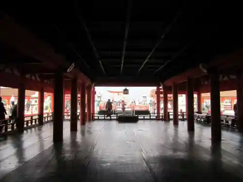 厳島神社の本殿