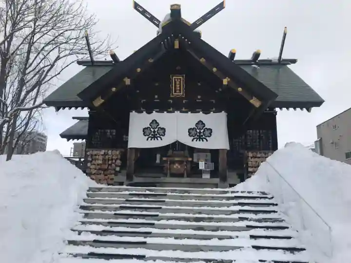 札幌諏訪神社の本殿・本堂