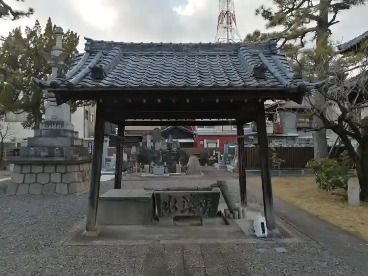 光照院の手水舎