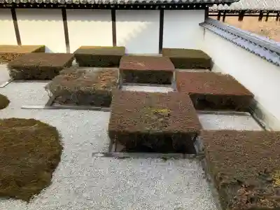 東福禅寺（東福寺）の{uncategorized: "未分類", other: "その他", undefined: "問題あり", building: "その他建物", grave: "お墓", sacred_gate: "鳥居", guardian: "狛犬", statue: "像", buddha: "仏像", history: "歴史", nature: "自然", garden: "庭園", animal: "動物", pagoda: "塔", temizu: "手水舎", mountain_gate: "山門・神門", sanctuary: "本殿・本堂", subordinate: "末社・摂社", art: "芸術", scenery: "景色", jizo: "地蔵", ema: "絵馬", goshuin: "御朱印", omikuji: "おみくじ", items: "授与品その他", amulet: "お守り", goshuincho: "御朱印帳", eats: "食事", festival: "お祭り", votive_dance: "神楽", shichigosan: "七五三参", wedding: "結婚式", experience: "体験その他", initially: "初詣", around: "周辺", anti_infection: "感染症対策"}