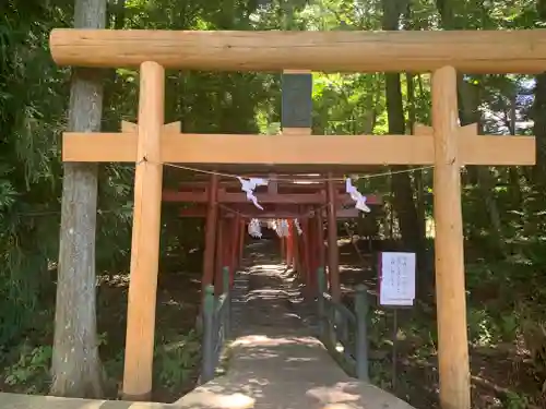 新屋山神社の鳥居