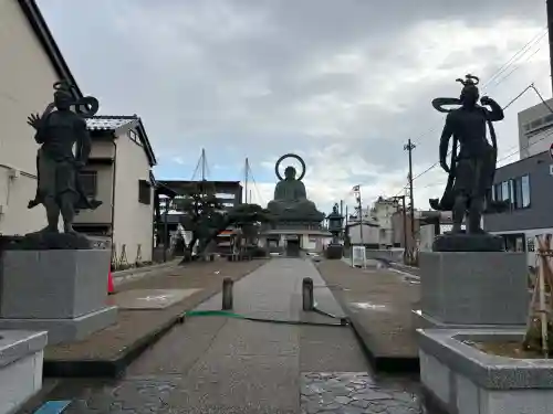 大仏寺の{uncategorized: "未分類", other: "その他", undefined: "問題あり", building: "その他建物", grave: "お墓", sacred_gate: "鳥居", guardian: "狛犬", statue: "像", buddha: "仏像", history: "歴史", nature: "自然", garden: "庭園", animal: "動物", pagoda: "塔", temizu: "手水舎", mountain_gate: "山門・神門", sanctuary: "本殿・本堂", subordinate: "末社・摂社", art: "芸術", scenery: "景色", jizo: "地蔵", ema: "絵馬", goshuin: "御朱印", omikuji: "おみくじ", items: "授与品その他", amulet: "お守り", goshuincho: "御朱印帳", eats: "食事", festival: "お祭り", votive_dance: "神楽", shichigosan: "七五三参", wedding: "結婚式", experience: "体験その他", initially: "初詣", around: "周辺", anti_infection: "感染症対策"}