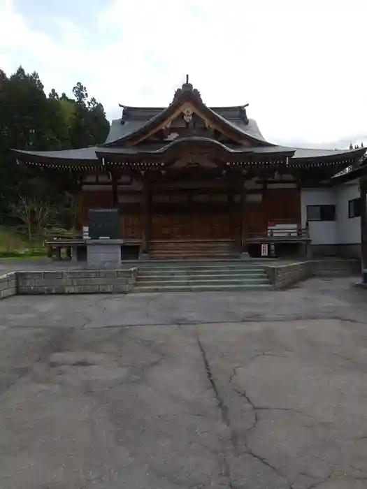国上寺の本殿