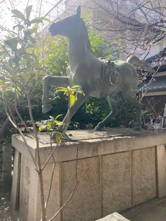 河内國魂神社の{uncategorized: "未分類", other: "その他", undefined: "問題あり", building: "その他建物", grave: "お墓", sacred_gate: "鳥居", guardian: "狛犬", statue: "像", buddha: "仏像", history: "歴史", nature: "自然", garden: "庭園", animal: "動物", pagoda: "塔", temizu: "手水舎", mountain_gate: "山門・神門", sanctuary: "本殿・本堂", subordinate: "末社・摂社", art: "芸術", scenery: "景色", jizo: "地蔵", ema: "絵馬", goshuin: "御朱印", omikuji: "おみくじ", items: "授与品その他", amulet: "お守り", goshuincho: "御朱印帳", eats: "食事", festival: "お祭り", votive_dance: "神楽", shichigosan: "七五三参", wedding: "結婚式", experience: "体験その他", initially: "初詣", around: "周辺", anti_infection: "感染症対策"}