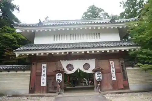 目の霊山　油山寺の山門